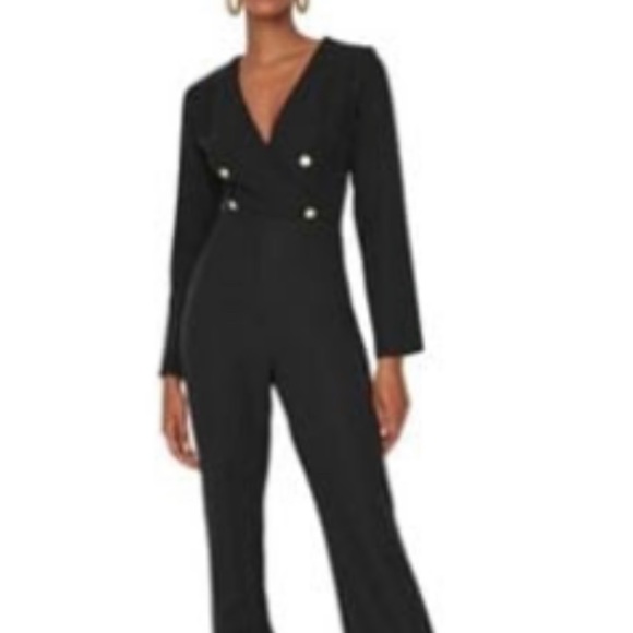 Jumpsuit Regular size 10 Black 3/4 sleeve, v neck plain pattern. - Picture 3 of 5